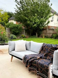 Best Beliani Set di divani angolari da giardino 5 posti ALCAMO Lato Sinistro Legno d'acacia Nero Grigio Marrone Nero