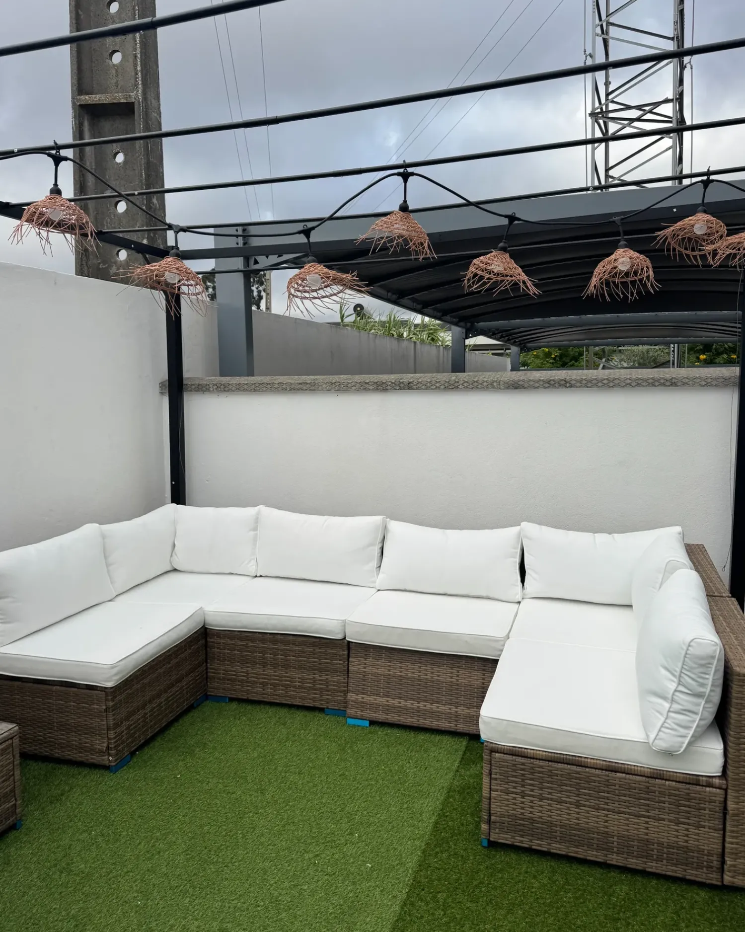Beliani Set di divani angolari da giardino 6 posti BELVEDERE Rattan sintetico (PE) Bianco Bianco Marrone