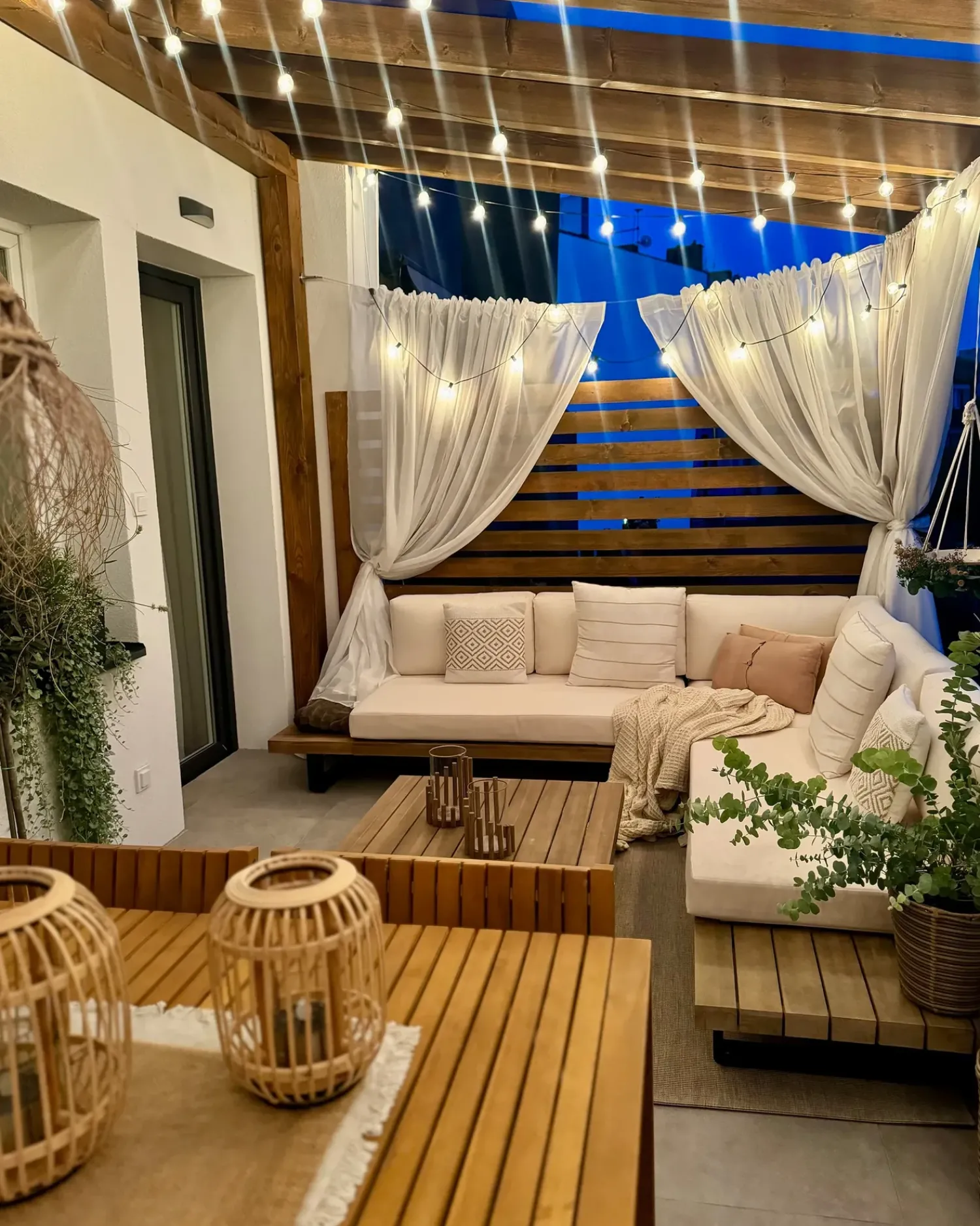 Hot Beliani Set di divani angolari da giardino 5 posti MYKONOS Lato destro Legno di acacia certificato Bianco sporco Bianco Marrone