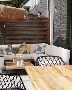 Hot Beliani Set di divani angolari da giardino 5 posti MYKONOS Lato destro Legno di acacia certificato Bianco sporco Bianco Marrone
