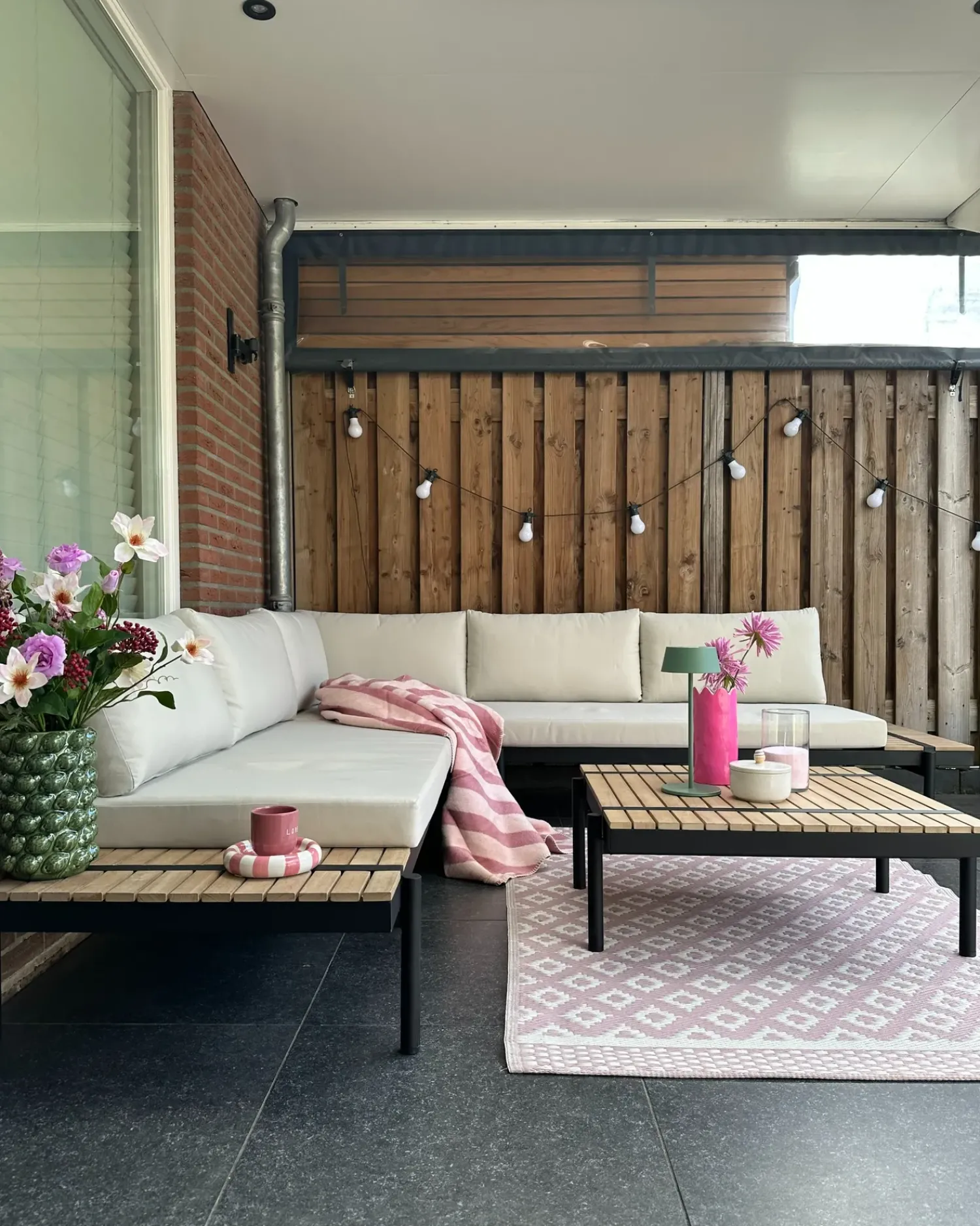 Online Beliani Set di divani angolari da giardino 5 posti BELLARIVA Legno d'eucalipto Bianco sporco Bianco Marrone Nero