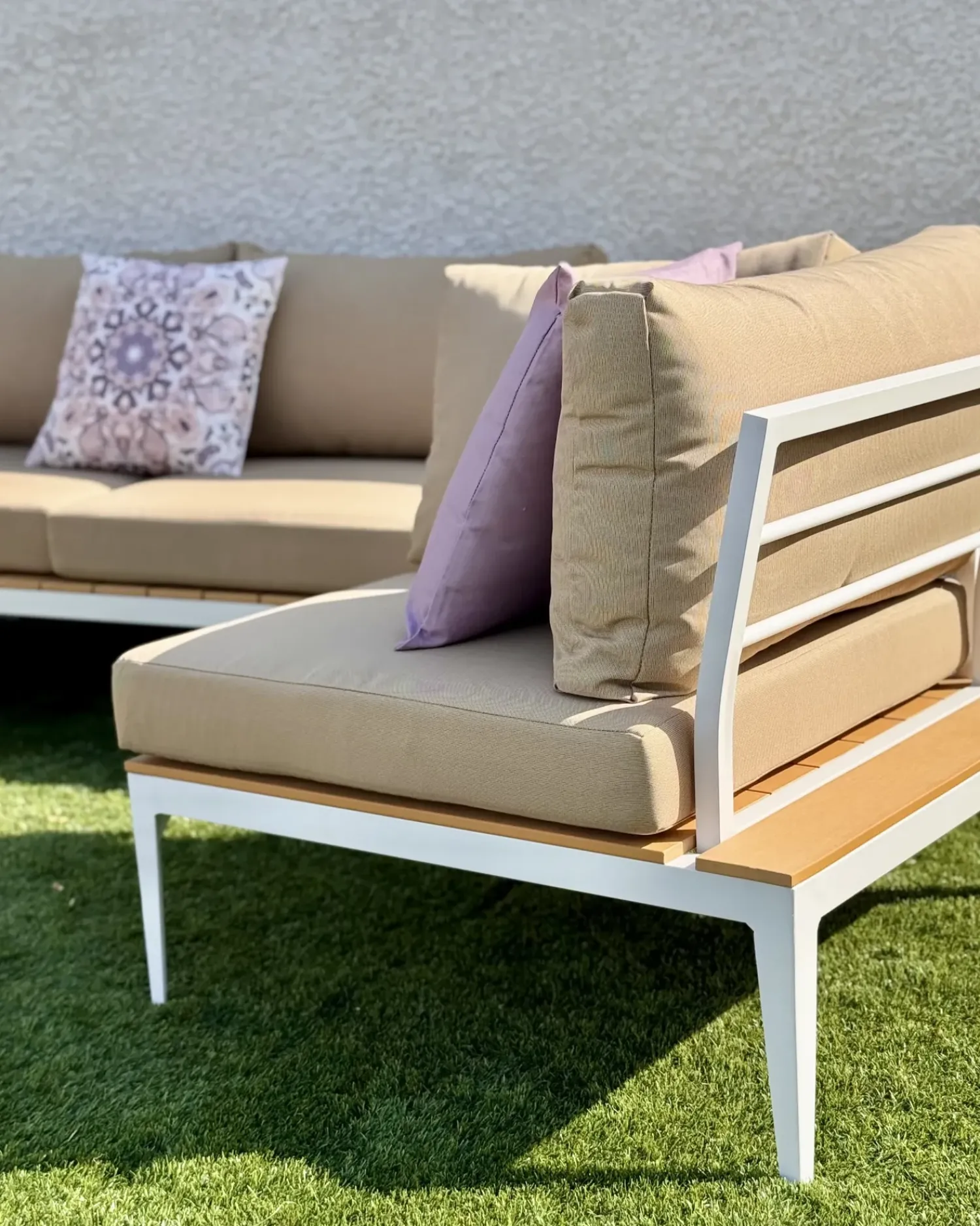 Clearance Beliani Set di divani angolari da giardino 5 posti POSITANO Marrone chiaro Bianco Marrone Marrone