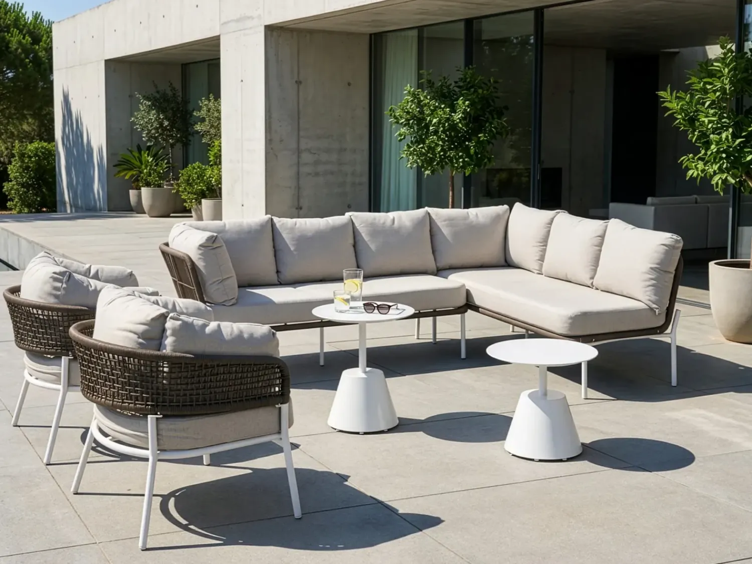 Beliani Set di divani da giardino 7 posti ROBELLA con tavoli Beige Bianco Beige Marrone