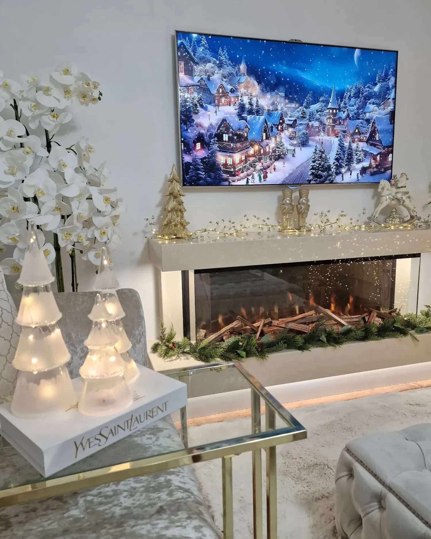 Hot Beliani Set di 3 figure LED KIERINKI Albero di Natale 22/27/33 cm Bianco Bianco Trasparente