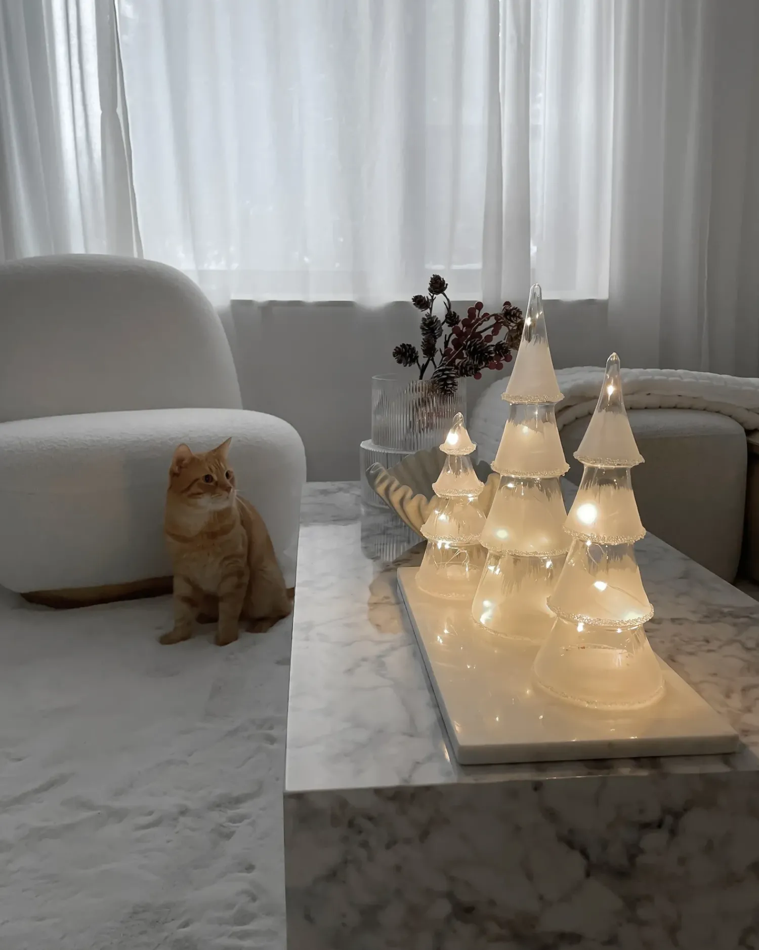 Hot Beliani Set di 3 figure LED KIERINKI Albero di Natale 22/27/33 cm Bianco Bianco Trasparente