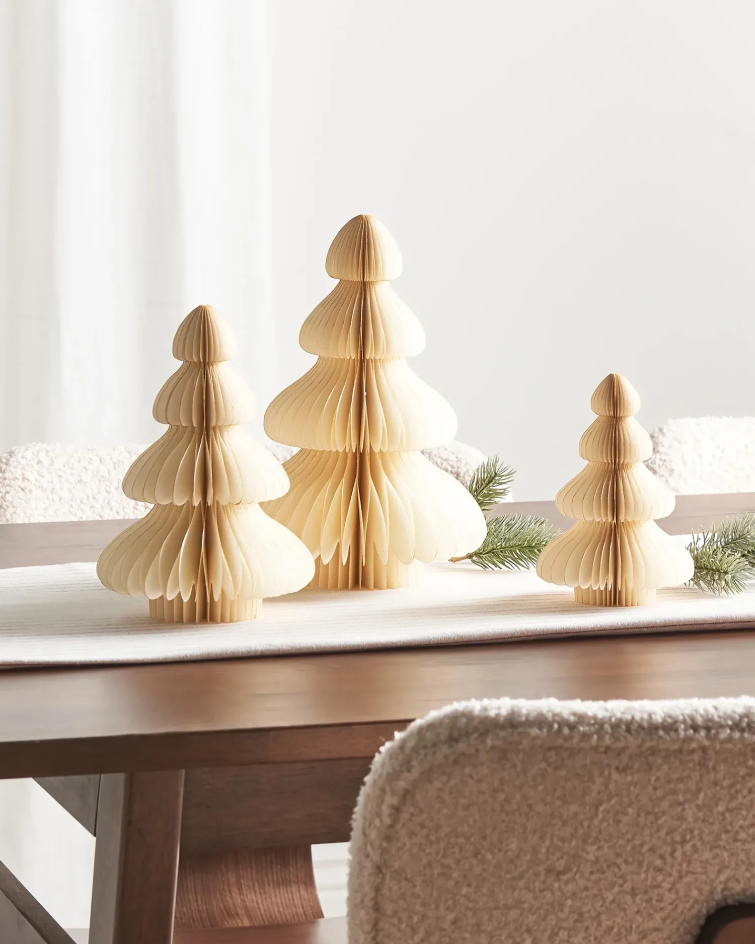 Beliani Set di 3 figure NILGIRI Albero di Natale 15/20/25 cm Beige