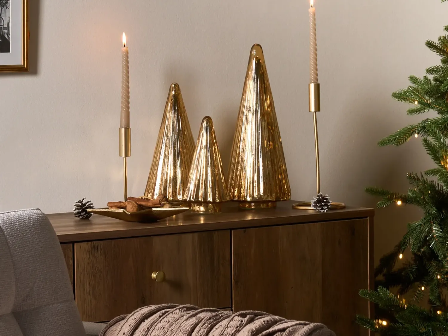 Beliani Set di 3 figure OYEREN Albero di Natale 21/29/37 cm Oro