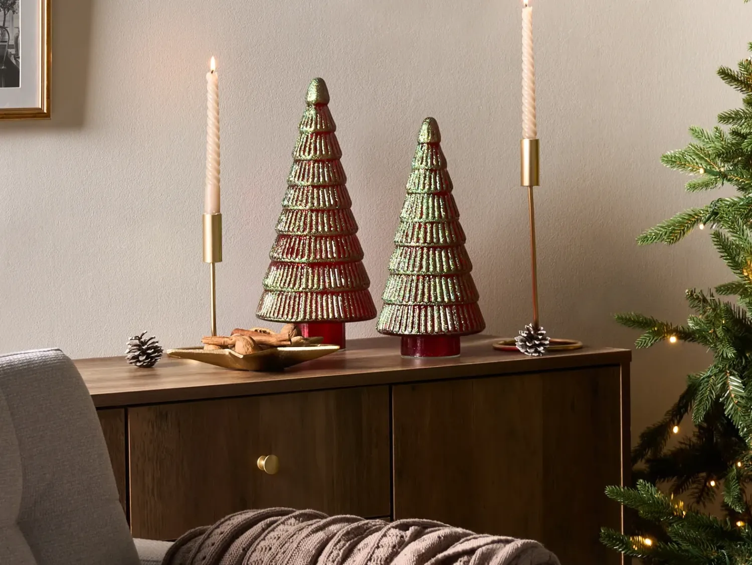 Outlet Beliani Set di 2 figure PURUVESI Albero di Natale 31/36 cm Rosso/Verde Rosso Verde