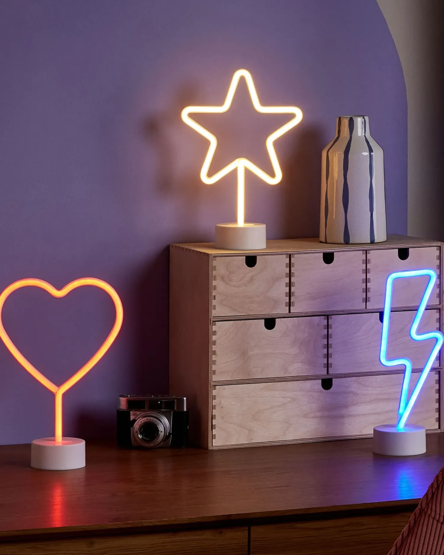 Hot Beliani Set di 3 insegne LED al neon FLORETTA Multicolore Giallo Rosso Blu Multicolore