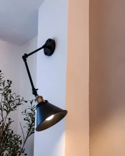 Best Beliani Set di 2 lampade da parete NARVA Regolabile Metallo Nero Ottone Nero