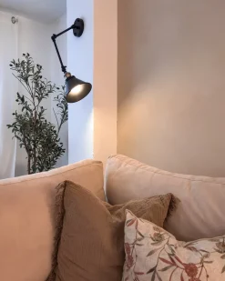 Best Beliani Set di 2 lampade da parete NARVA Regolabile Metallo Nero Ottone Nero
