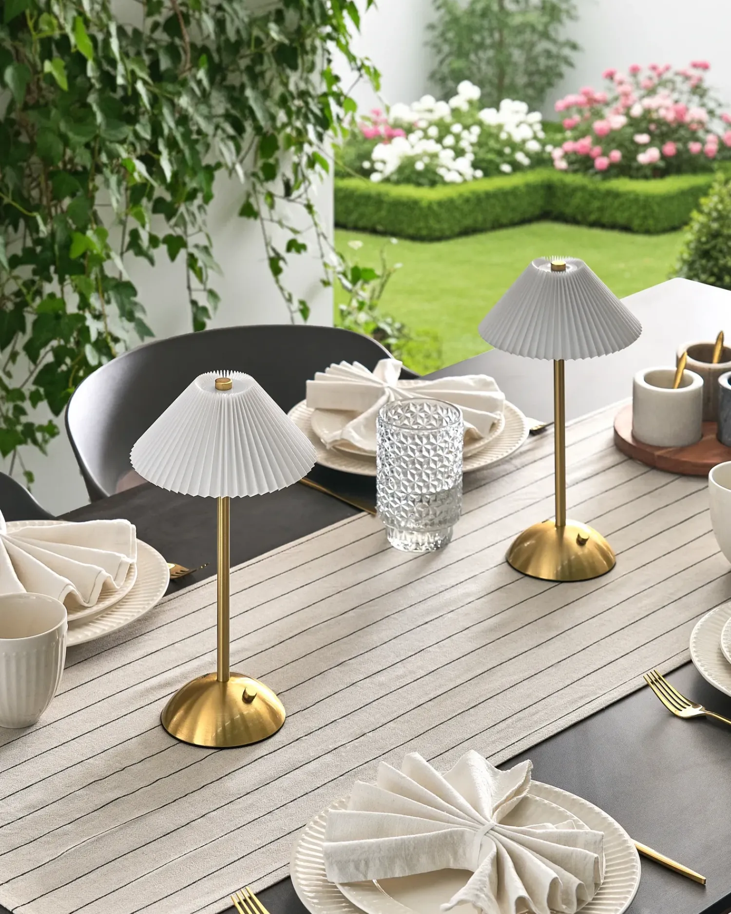 Outlet Beliani Set di 2 lampade da tavolo a LED senza fili RUBA con dimmer Metallo Oro Bianco Oro