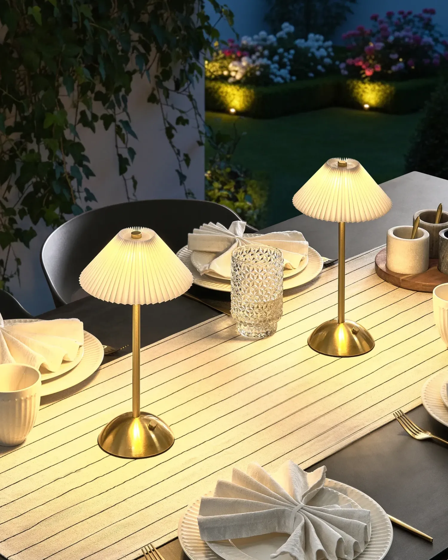 Outlet Beliani Set di 2 lampade da tavolo a LED senza fili RUBA con dimmer Metallo Oro Bianco Oro