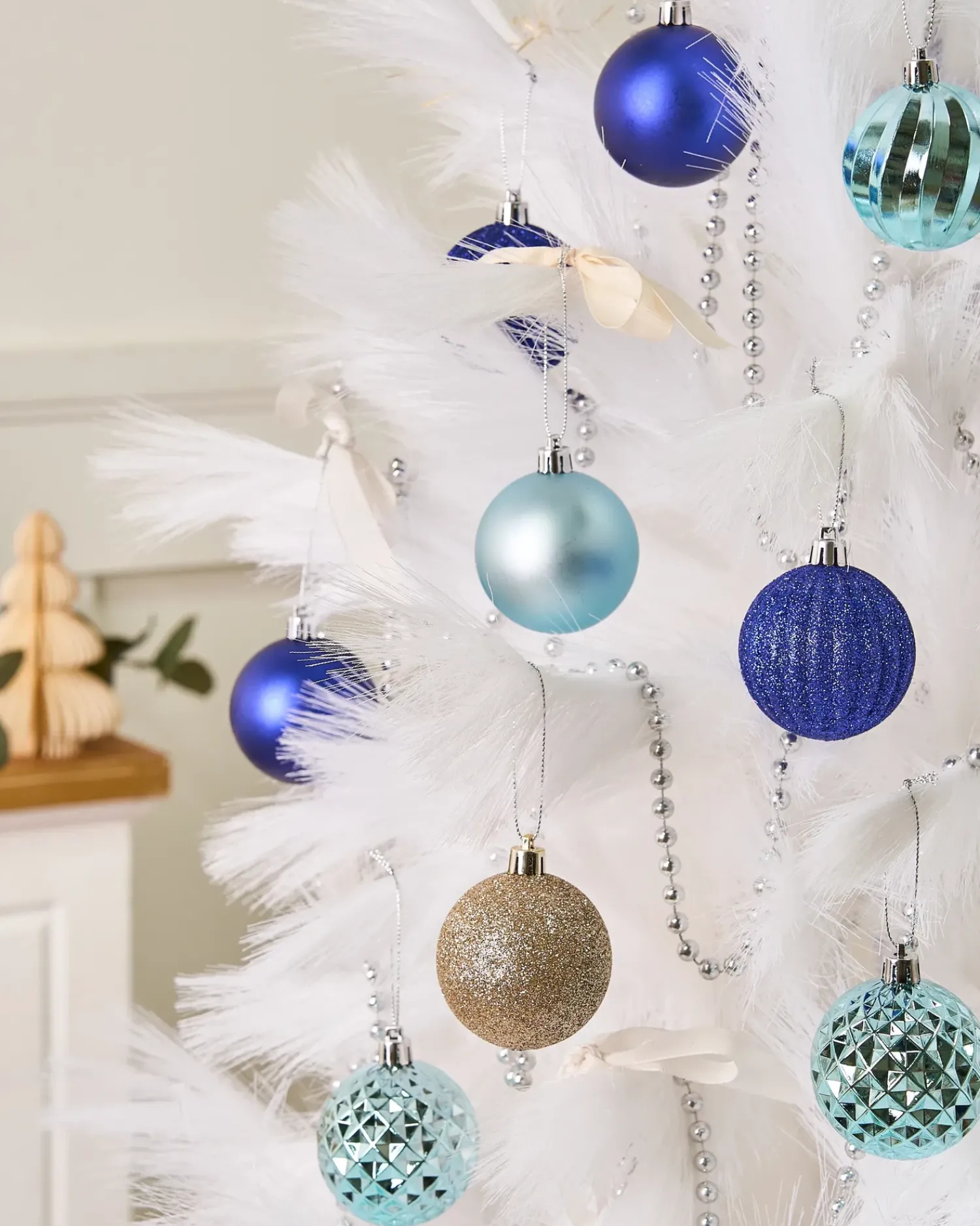 Outlet Beliani Set di 96 palline decorative PIELINEN Blu Blu Argento