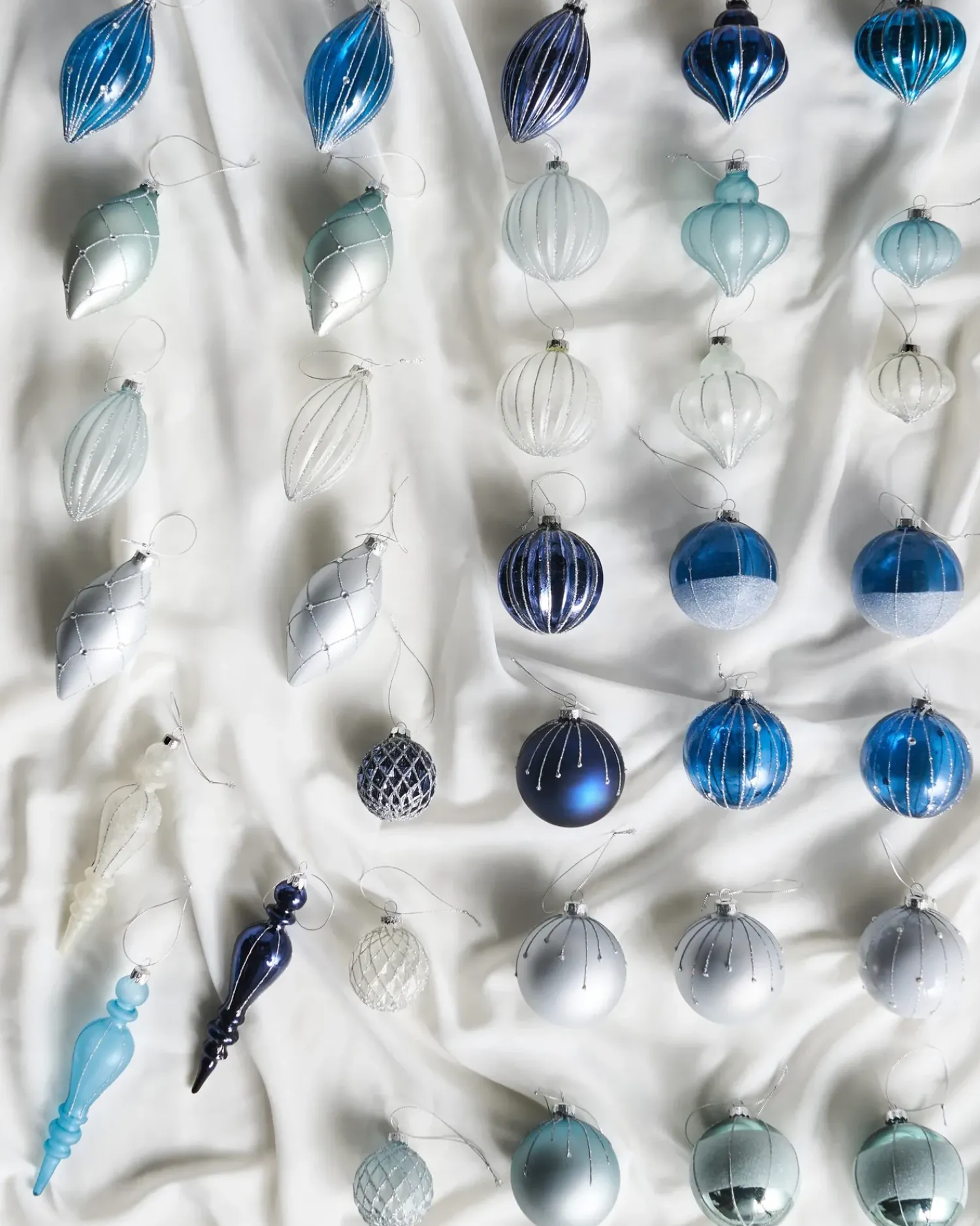 New Beliani Set di 35 palline decorative SNOWFALL Vetro Blu Argento Bianco Blu
