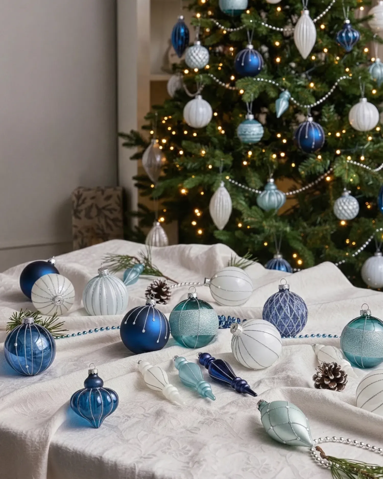 New Beliani Set di 35 palline decorative SNOWFALL Vetro Blu Argento Bianco Blu