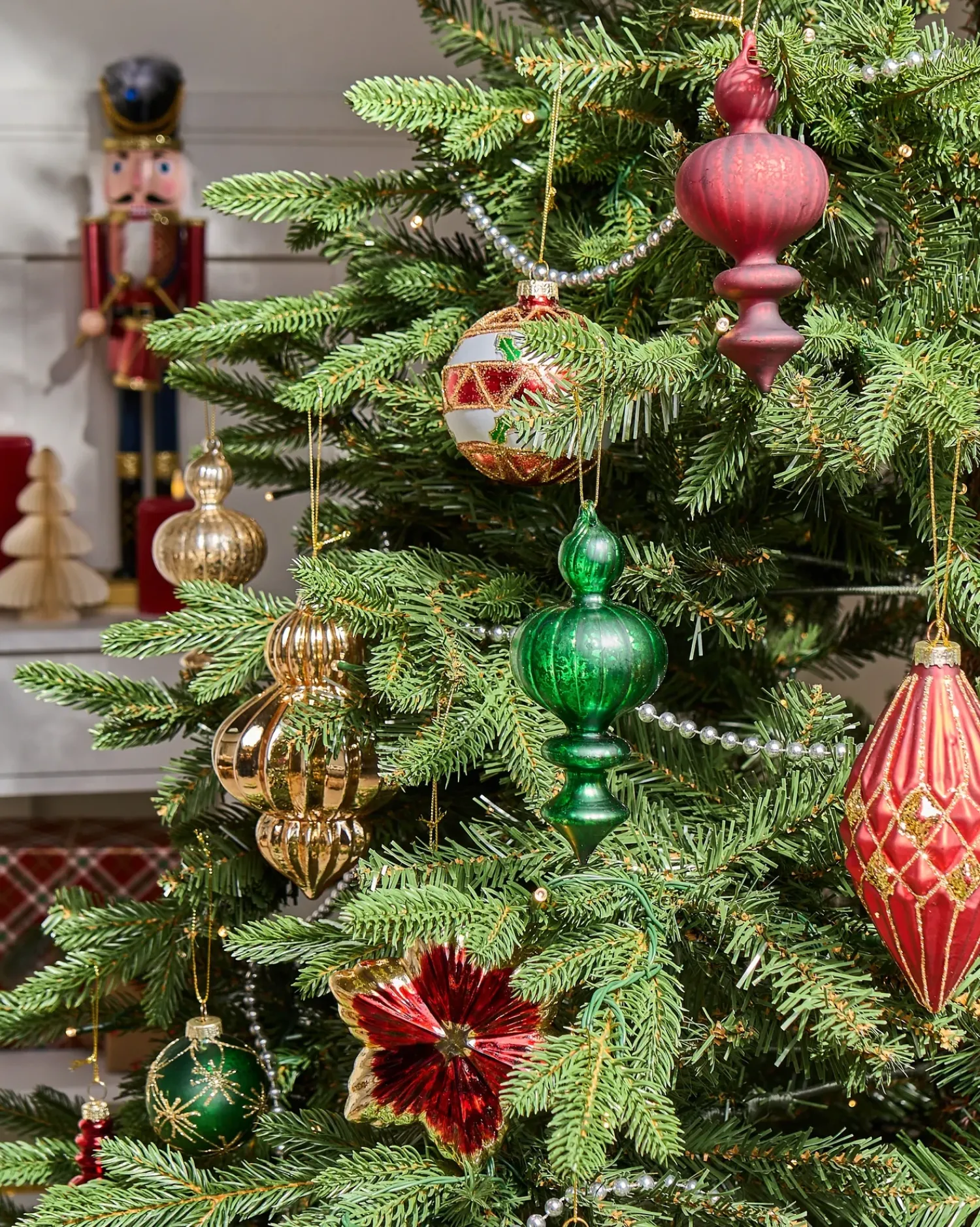 Sale Beliani Set di 70 palline decorative TWINKLE Vetro Rosso/Verde Oro Rosso Verde