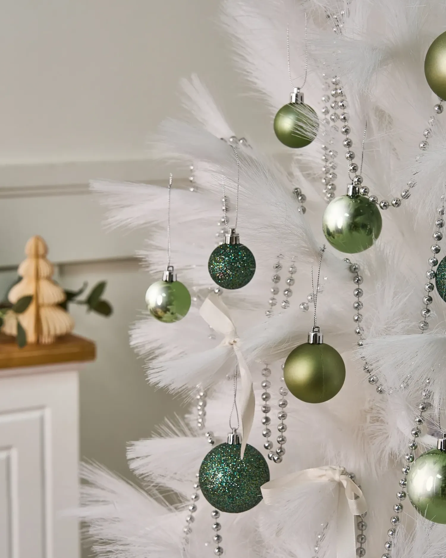 Sale Beliani Set di 60 palline decorative TYIN Verde Verde Argento