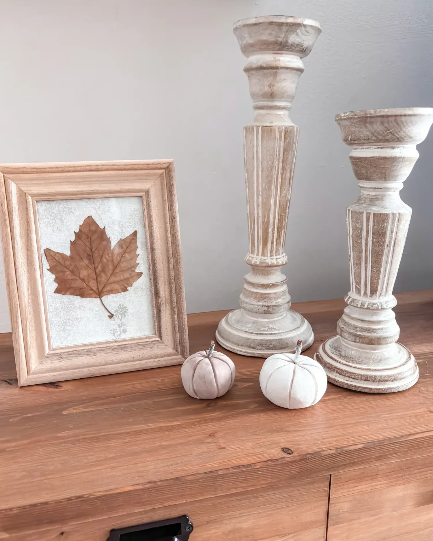 Beliani Set di 2 portacandele DARWA Legno di mango 30/40 cm Marrone chiaro Bianco Marrone