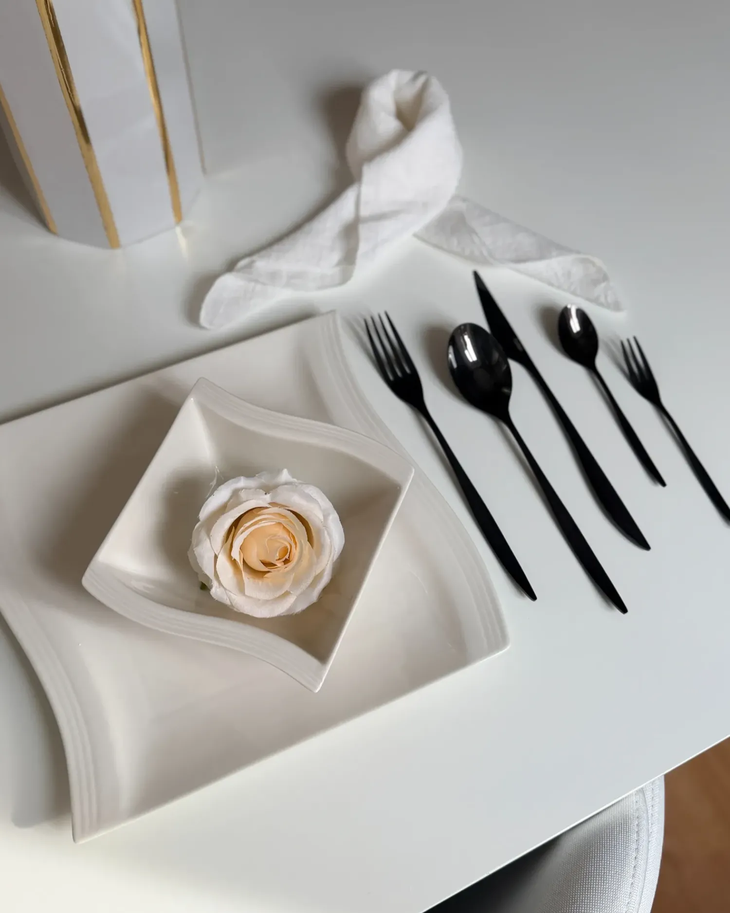 Sale Beliani Set di 30 posate FARFALLE Nero