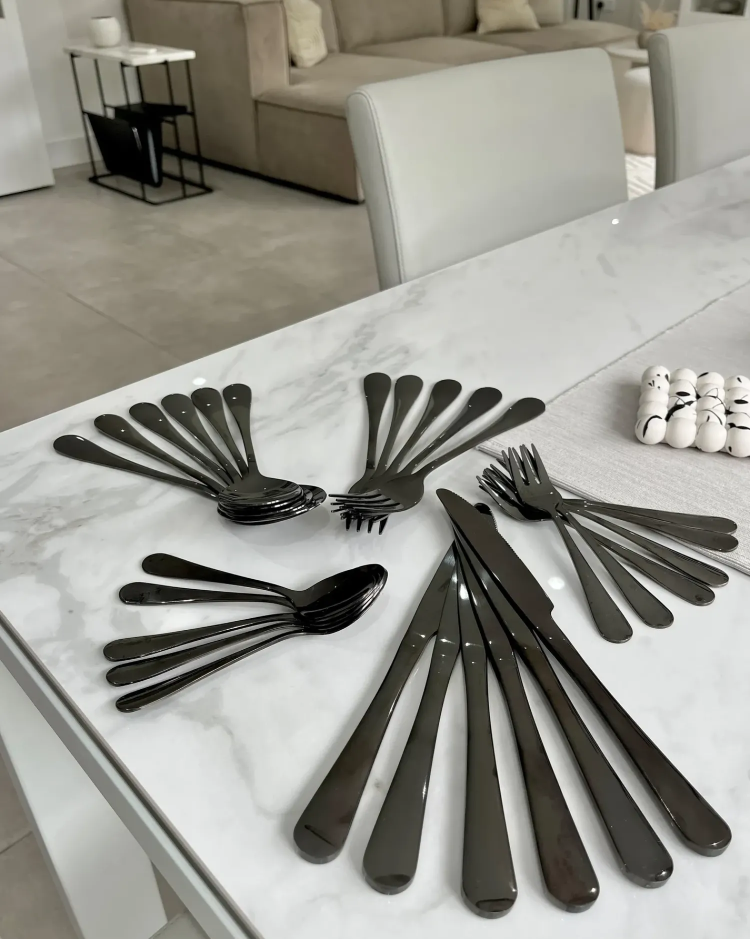 Hot Beliani Set di 30 posate FUSILLI Nero