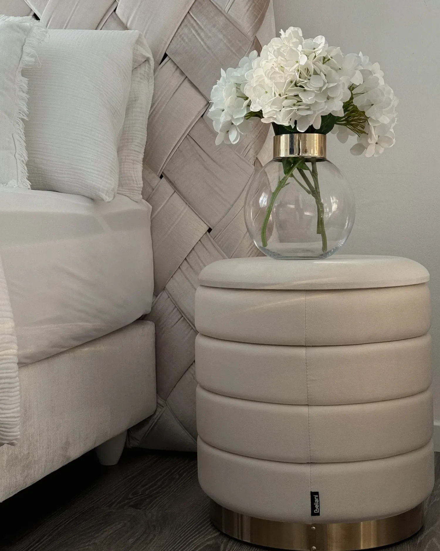 New Beliani Set di 2 pouf contenitore GARLAND Velluto Beige chiaro Beige Oro