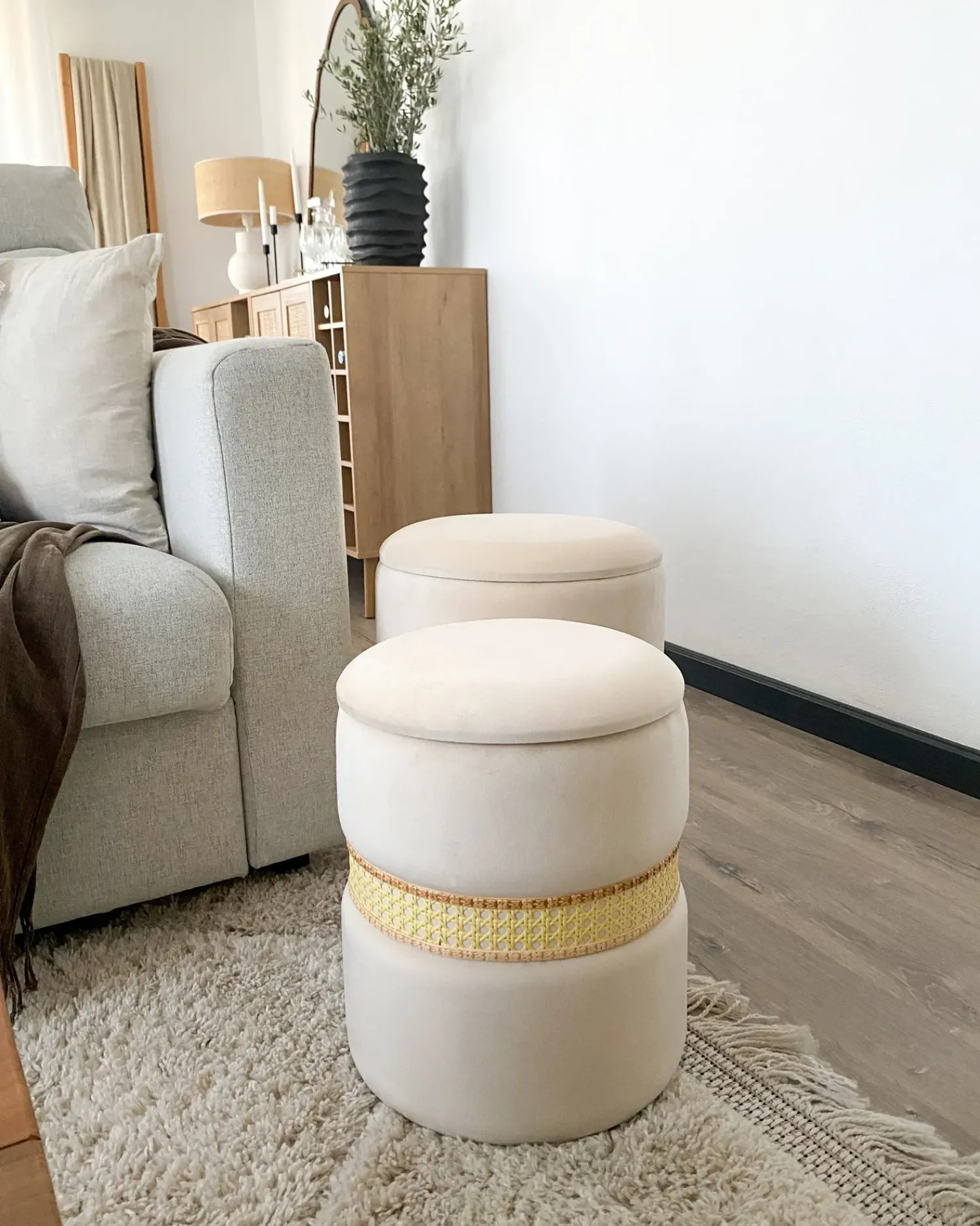 Outlet Beliani Set di 2 pouf contenitore MEDFORD Velluto chiaro Beige