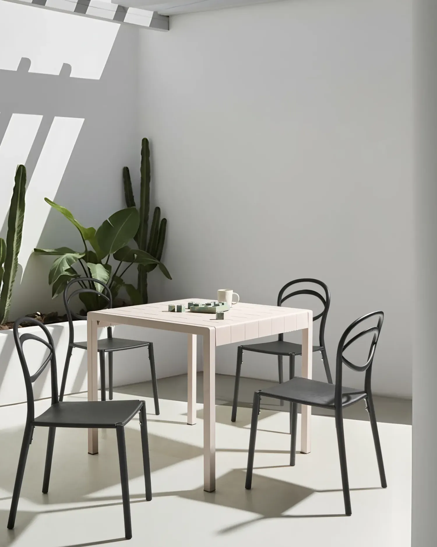 New Beliani Set di 4 sedie da giardino COVOLO Nero