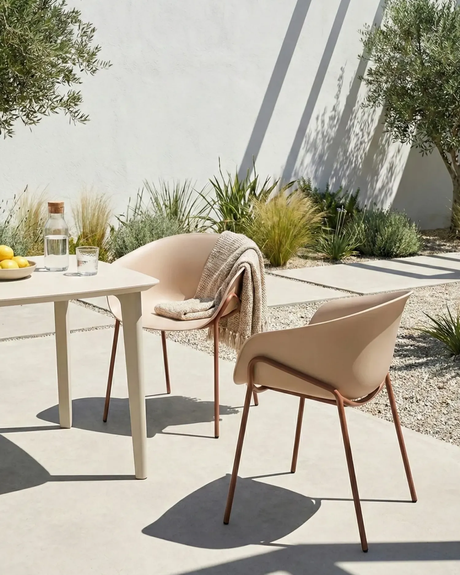 Outlet Beliani Set di 2 sedie da giardino METEORA Materiale sintetico Beige Beige Marrone