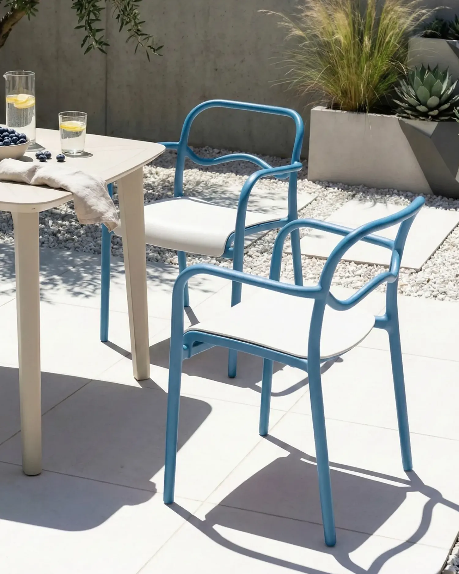 Clearance Beliani Set di 2 sedie da giardino THASOS Materiale sintetico Blu Beige Blu