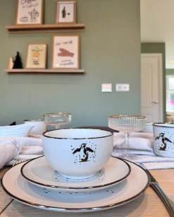 Best Beliani Set di 16 stoviglie CINNAMON Gres porcellanato Bianco sporco Bianco Marrone Oro