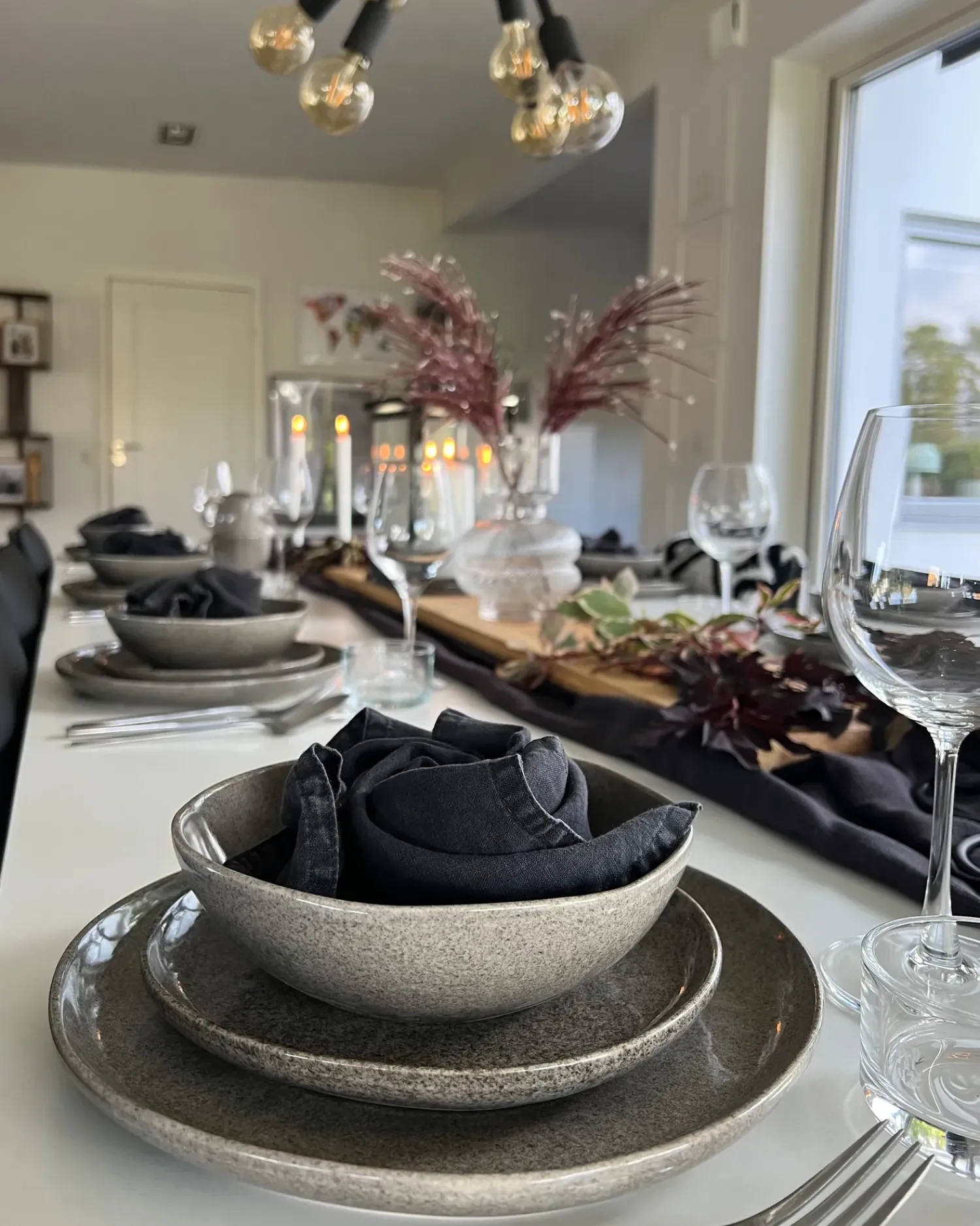 Hot Beliani Set di 16 stoviglie COSTMARY Gres porcellanato Grigio