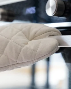 Beliani Set di Tessili da Cucina DAUCUS Marrone Bianco Marrone