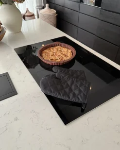 Discount Beliani Set di Tessili da Cucina RAPHANUS Nero Marrone Nero