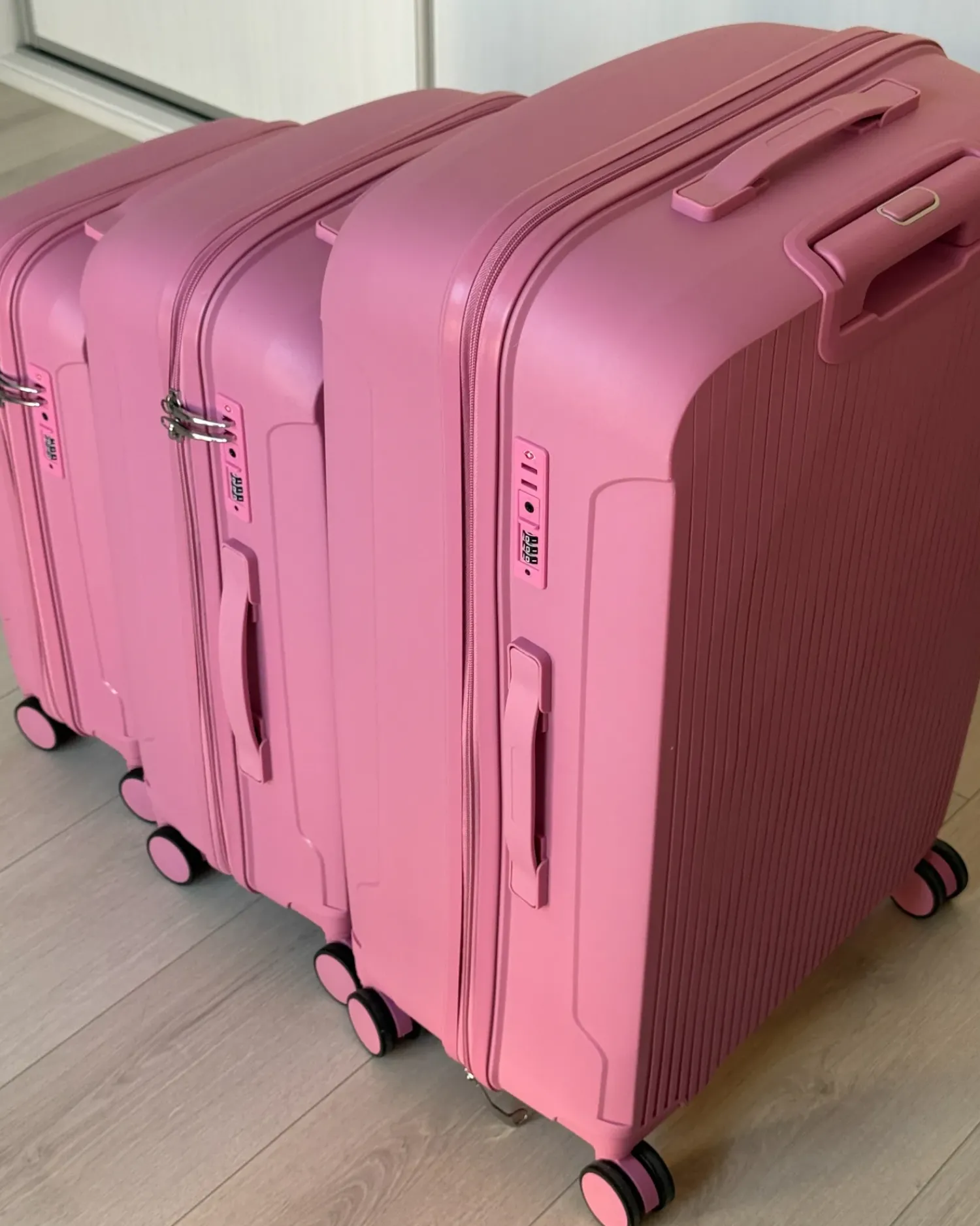 Online Beliani Set di 3 valigie rigide TONSAI Rosa