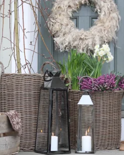 Outlet Beliani Set di 2 vasi da fiori in vimini BITOLA Rattan sintetico (PE) 40/48 cm Marrone
