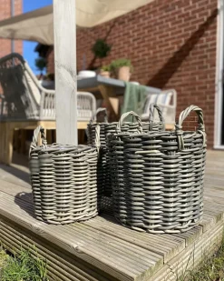 Hot Beliani Set di 3 vasi da fiori in vimini NIKITI Rattan sintetico (PE) 29/35/40 cm Tortora Marrone