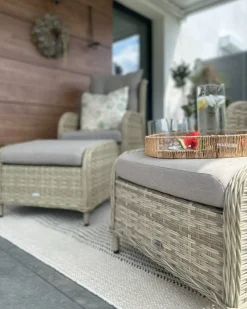 Clearance Beliani Set salotto da giardino con tavolo e pouf 2 posti PONZA Rattan sintetico (PE) Beige Beige Naturale