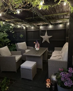 Outlet Beliani Set salotto da giardino con tavolo e pouf 5 posti FONTI con cuscini Rattan sintetico (PE) Tortora Beige Naturale Grigio