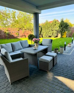 Outlet Beliani Set salotto da giardino con tavolo e pouf 5 posti FONTI con cuscini Rattan sintetico (PE) Tortora Beige Naturale Grigio