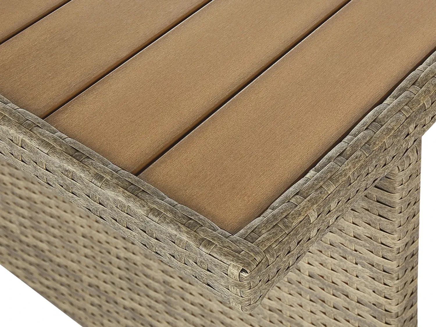 Outlet Beliani Set salotto da giardino con tavolo e pouf 5 posti FONTI con cuscini Rattan sintetico (PE) Marrone Bianco Marrone