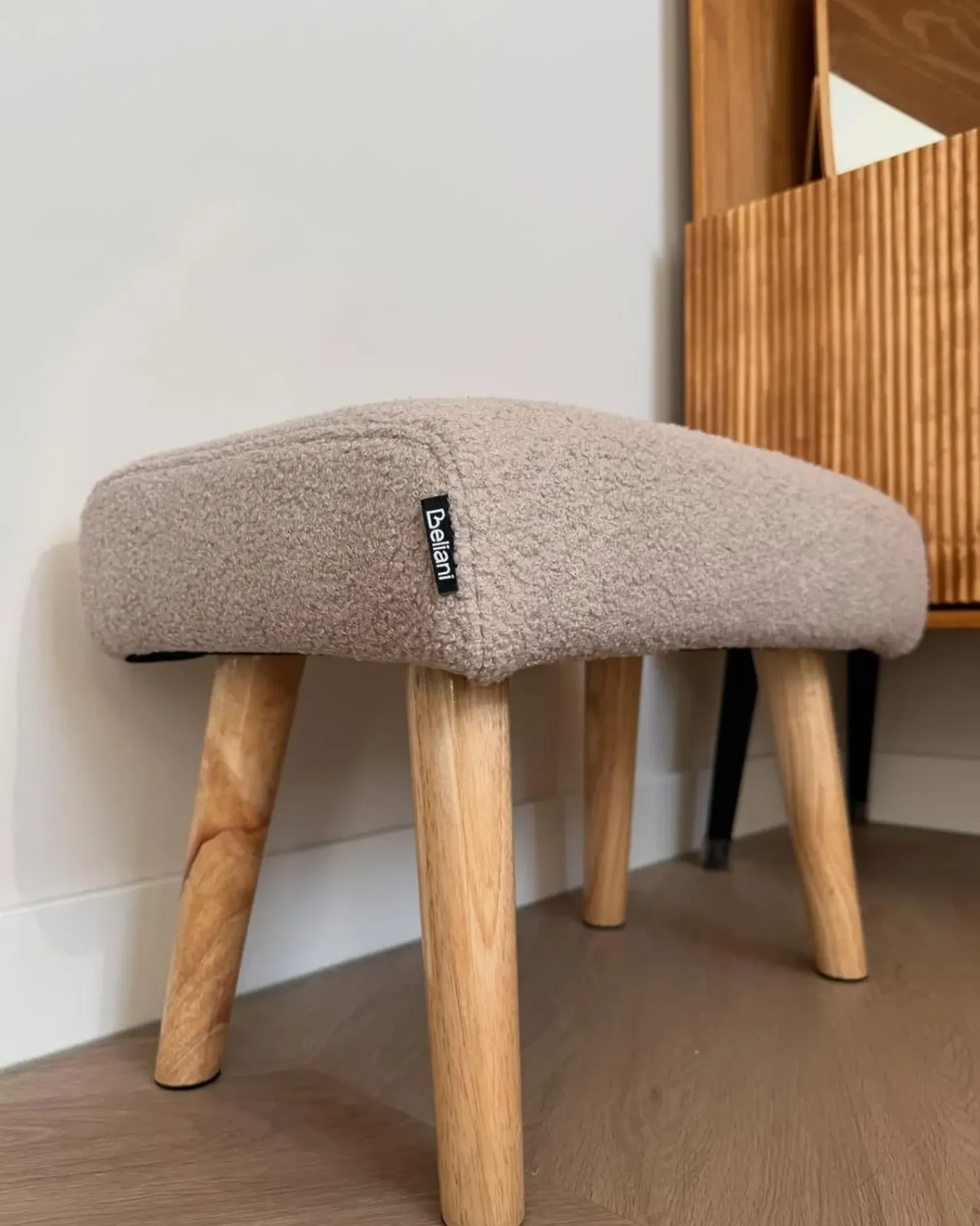 Best Beliani Sgabello TAKOMA Bouclé Beige chiaro Beige Marrone