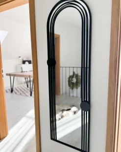 Sale Beliani Specchio AJAIN 45 cm 146 cm Metallo Nero