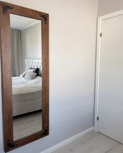 Hot Beliani Specchio BLOSVILLE 58 cm 164 cm Legno di abete Marrone
