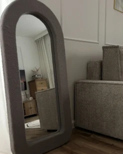 Outlet Beliani Specchio CERVON 60 cm 120 cm Bouclé Tortora Beige
