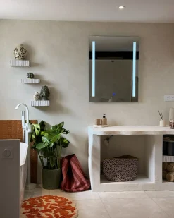 Best Beliani Specchio da bagno con luce LED MARTINET 90 cm Argento