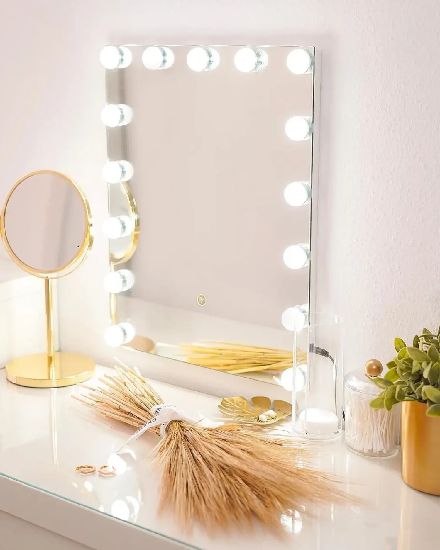 Online Beliani Specchio da bagno con luce LED LUCENAY 40 cm 50 cm Argento