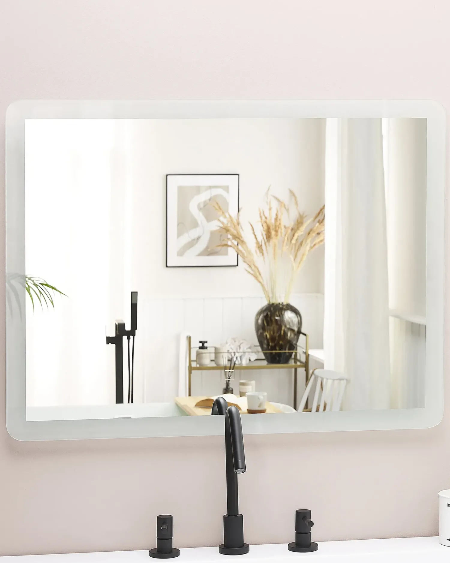 Outlet Beliani Specchio da bagno con luce LED CORROY 80 cm 60 cm Argento