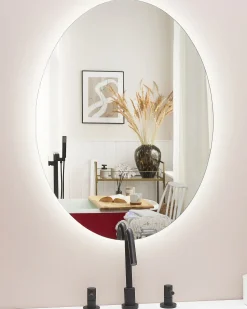 Discount Beliani Specchio da bagno con luce LED MAZILLE 60 cm 80 cm Argento