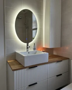 Sale Beliani Specchio da bagno con luce LED VIRIAT 60 cm 80 cm Argento